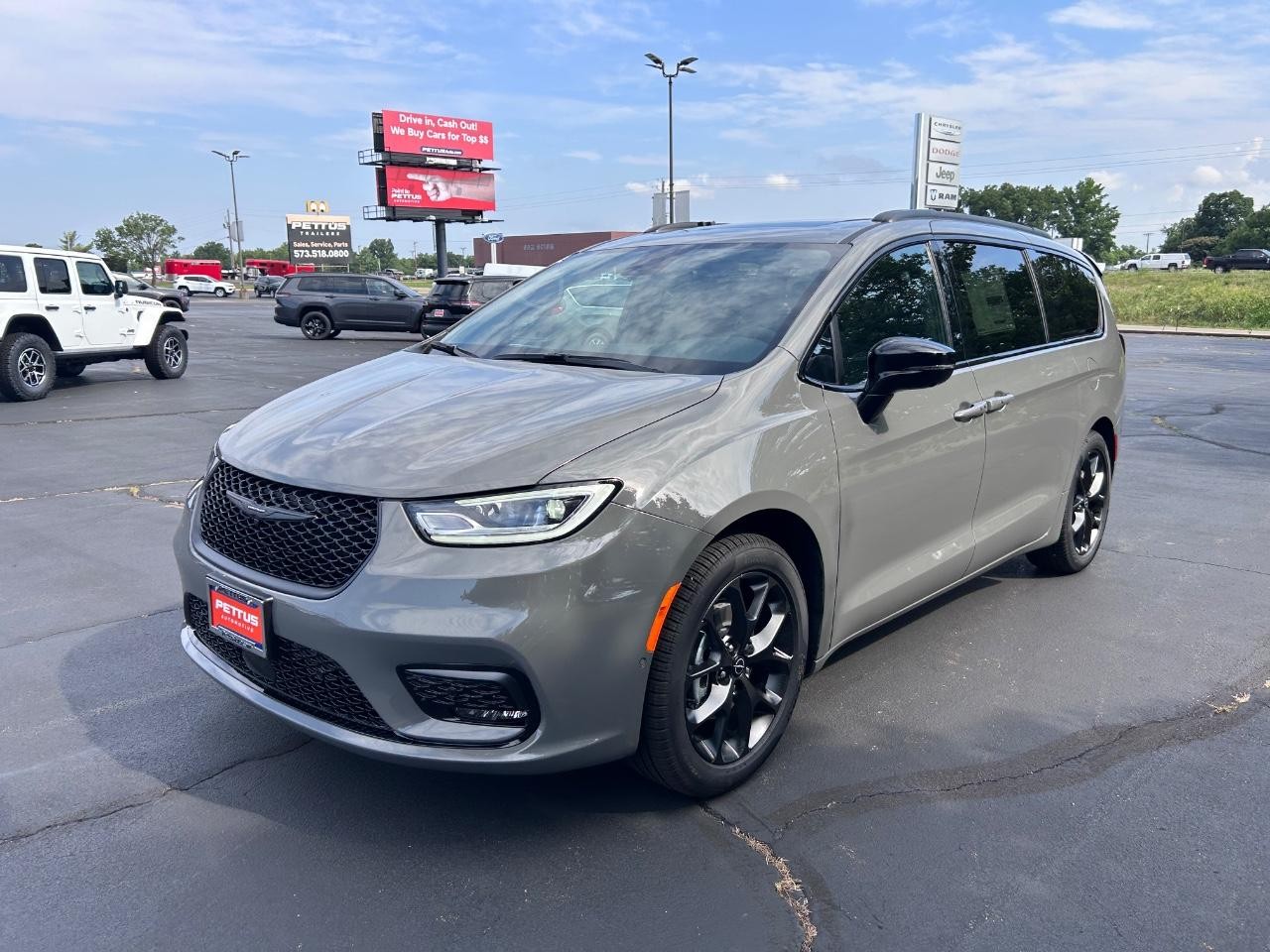 2025 Ceramic Gray Clearcoat Chrysler Pacifica Limited FWD Van