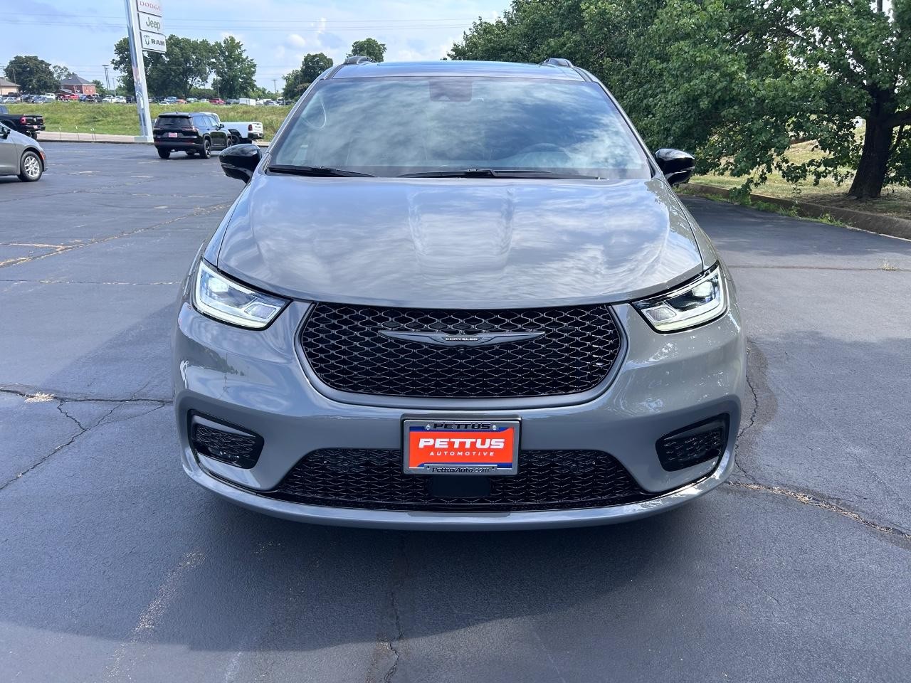 2025 Ceramic Gray Clearcoat Chrysler Pacifica Limited FWD Van