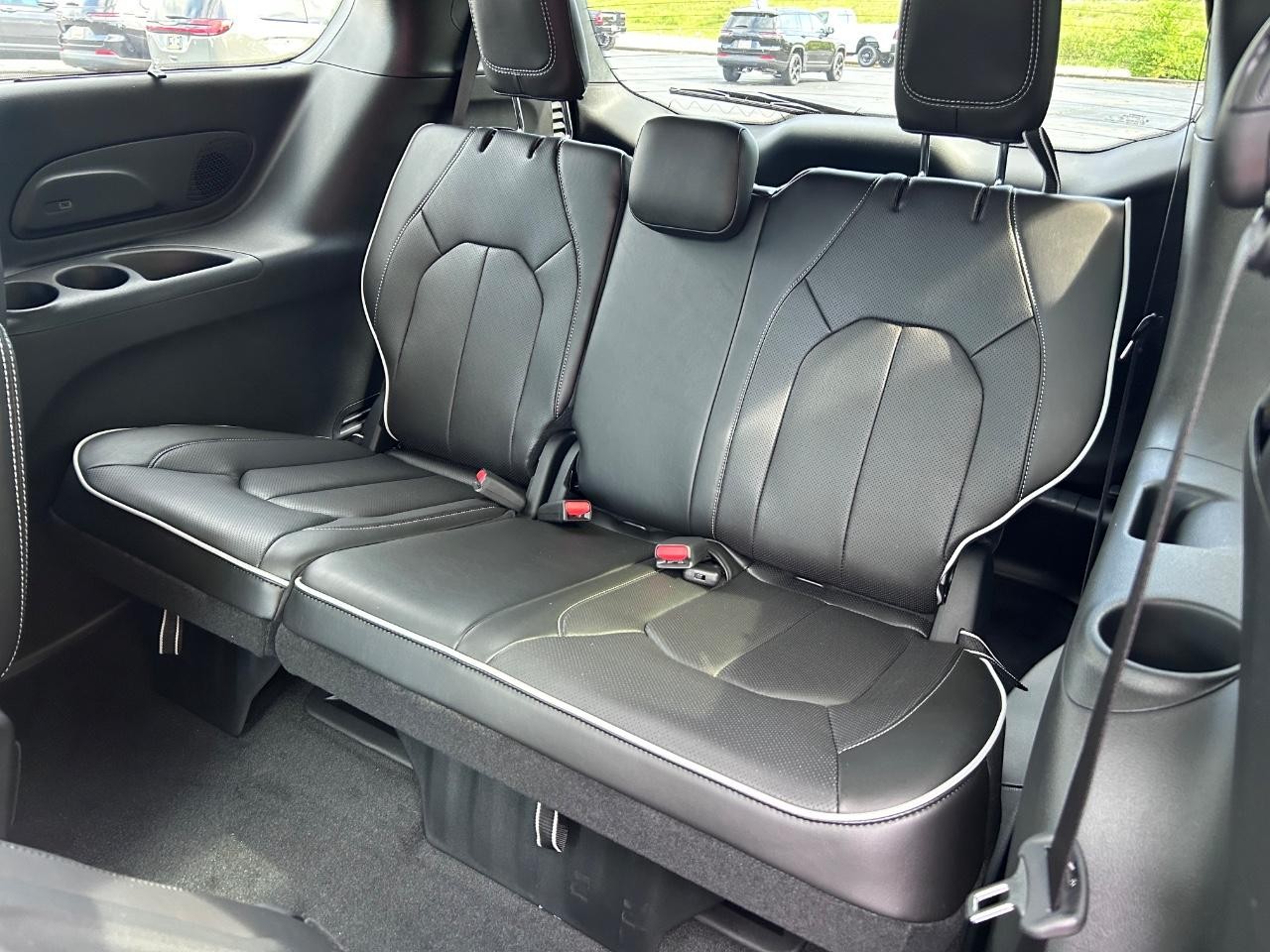2025 Ceramic Gray Clearcoat Chrysler Pacifica Limited FWD Van