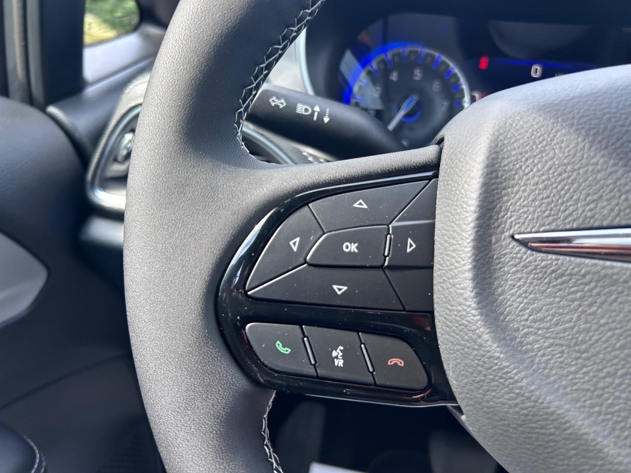 2025 Ceramic Gray Clearcoat Chrysler Pacifica Limited FWD Van