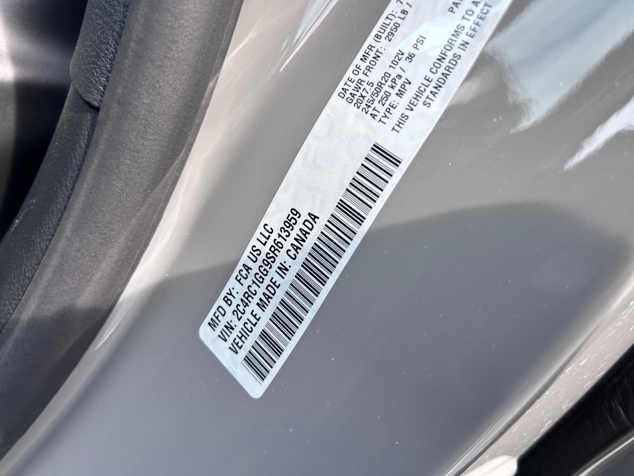 2025 Ceramic Gray Clearcoat Chrysler Pacifica Limited FWD Van