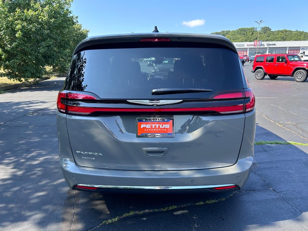 2025 Chrysler Pacifica photo 4