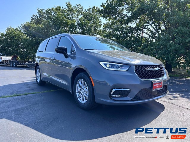 2025 Chrysler Pacifica Select at Pettus CDJR Farmington in Farmington MO