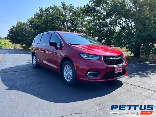 2025 Chrysler Pacifica Select at Pettus CDJR Farmington in Farmington MO