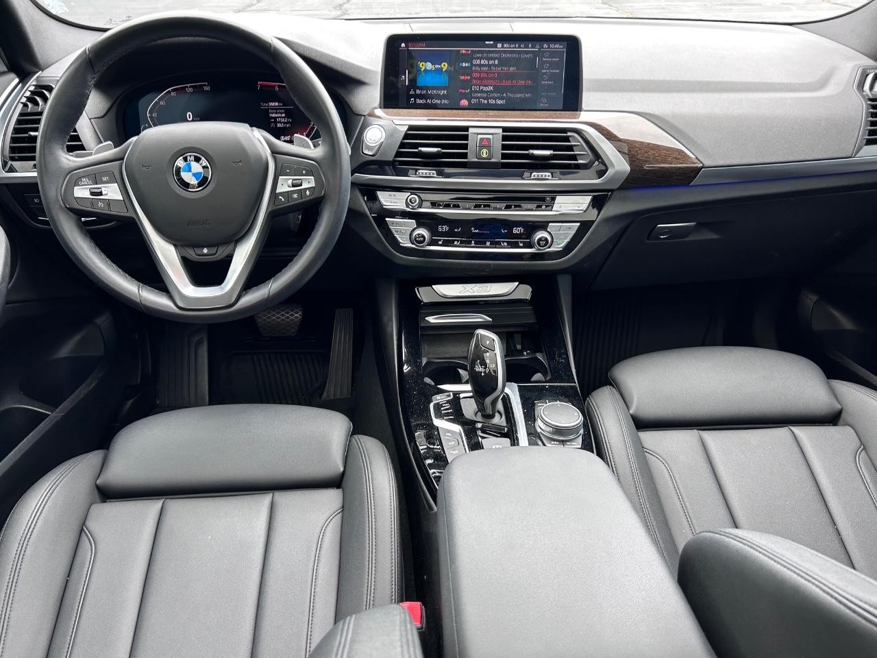 BMW X3 Vehicle Full-screen Gallery Image 13
