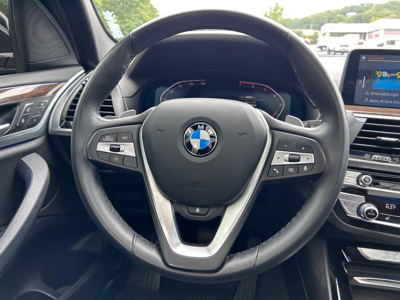 BMW X3 Vehicle Full-screen Gallery Image 14