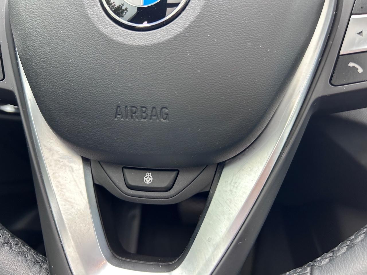 BMW X3 Vehicle Full-screen Gallery Image 16