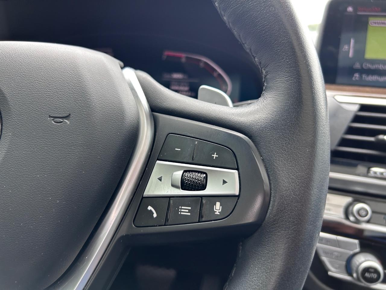 BMW X3 Vehicle Full-screen Gallery Image 17