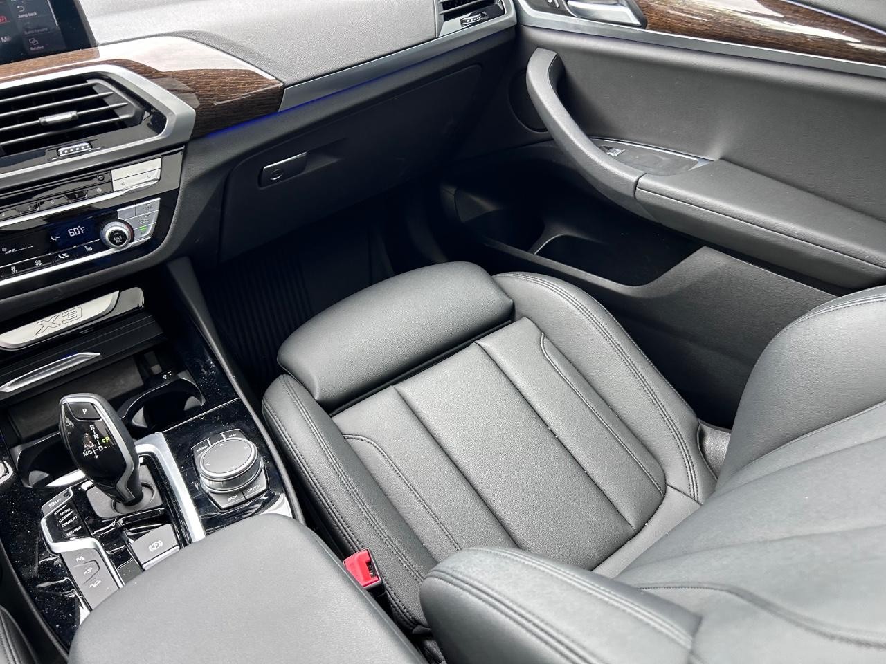 BMW X3 Vehicle Full-screen Gallery Image 21