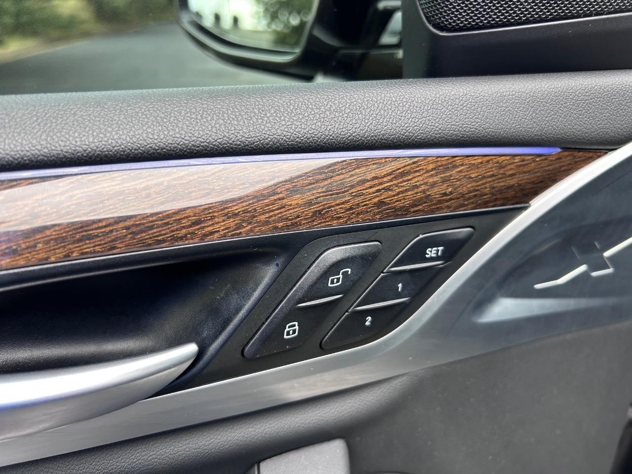 BMW X3 Vehicle Full-screen Gallery Image 23