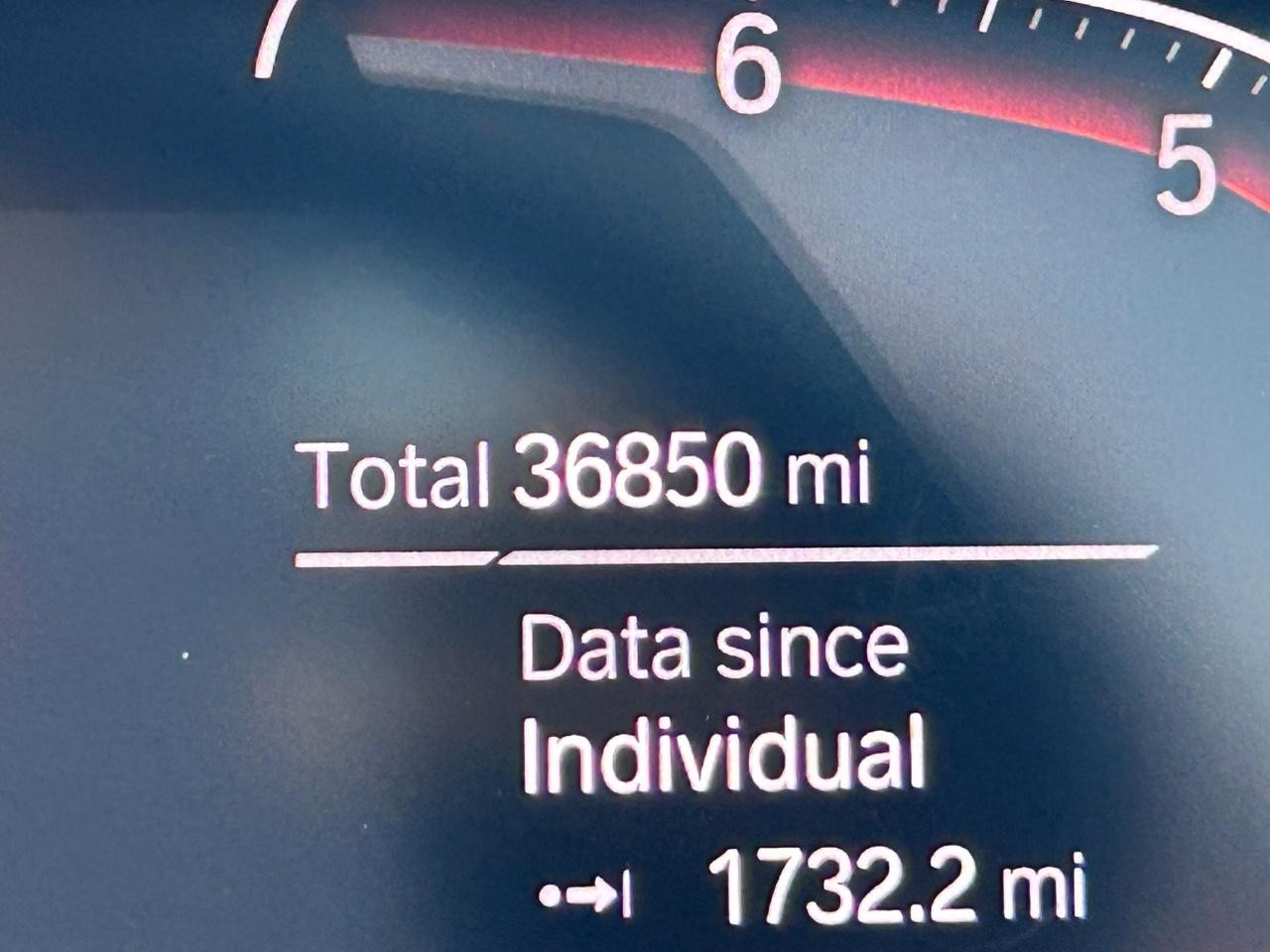 BMW X3 Vehicle Full-screen Gallery Image 25