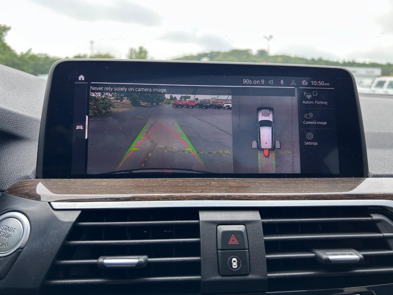 BMW X3 Vehicle Full-screen Gallery Image 26