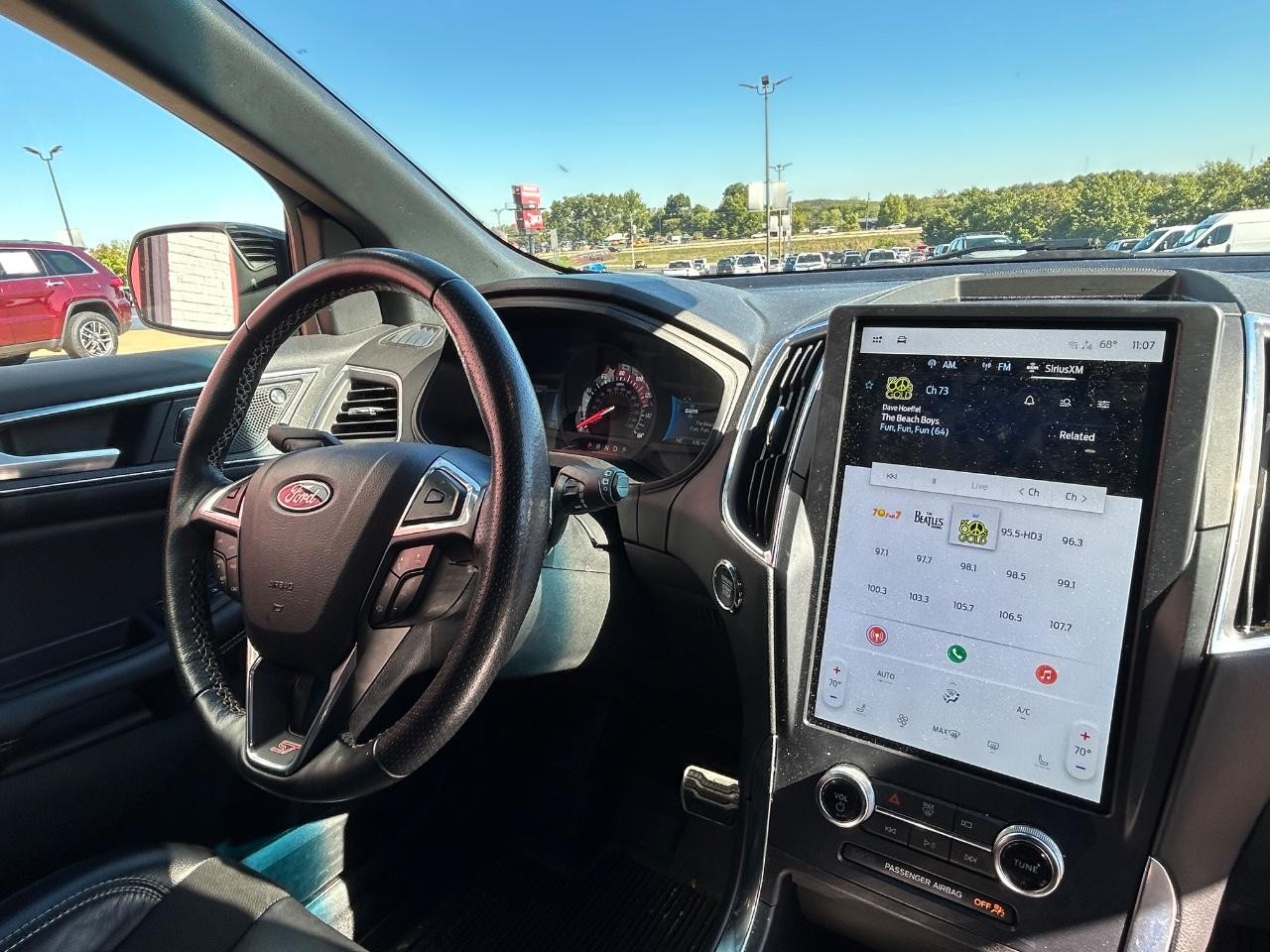 Ford Edge Vehicle Full-screen Gallery Image 10