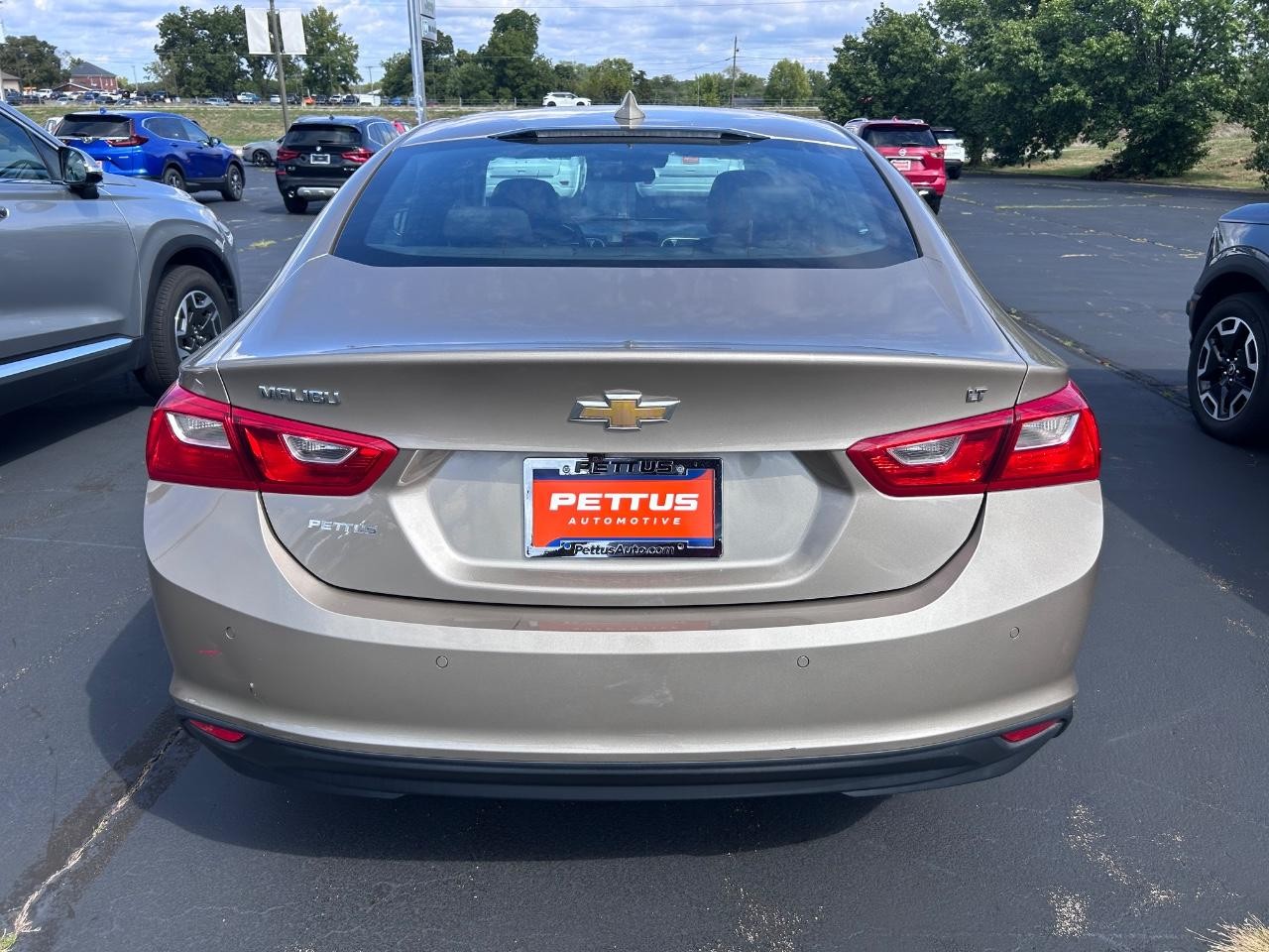 Chevrolet Malibu Vehicle Full-screen Gallery Image 03