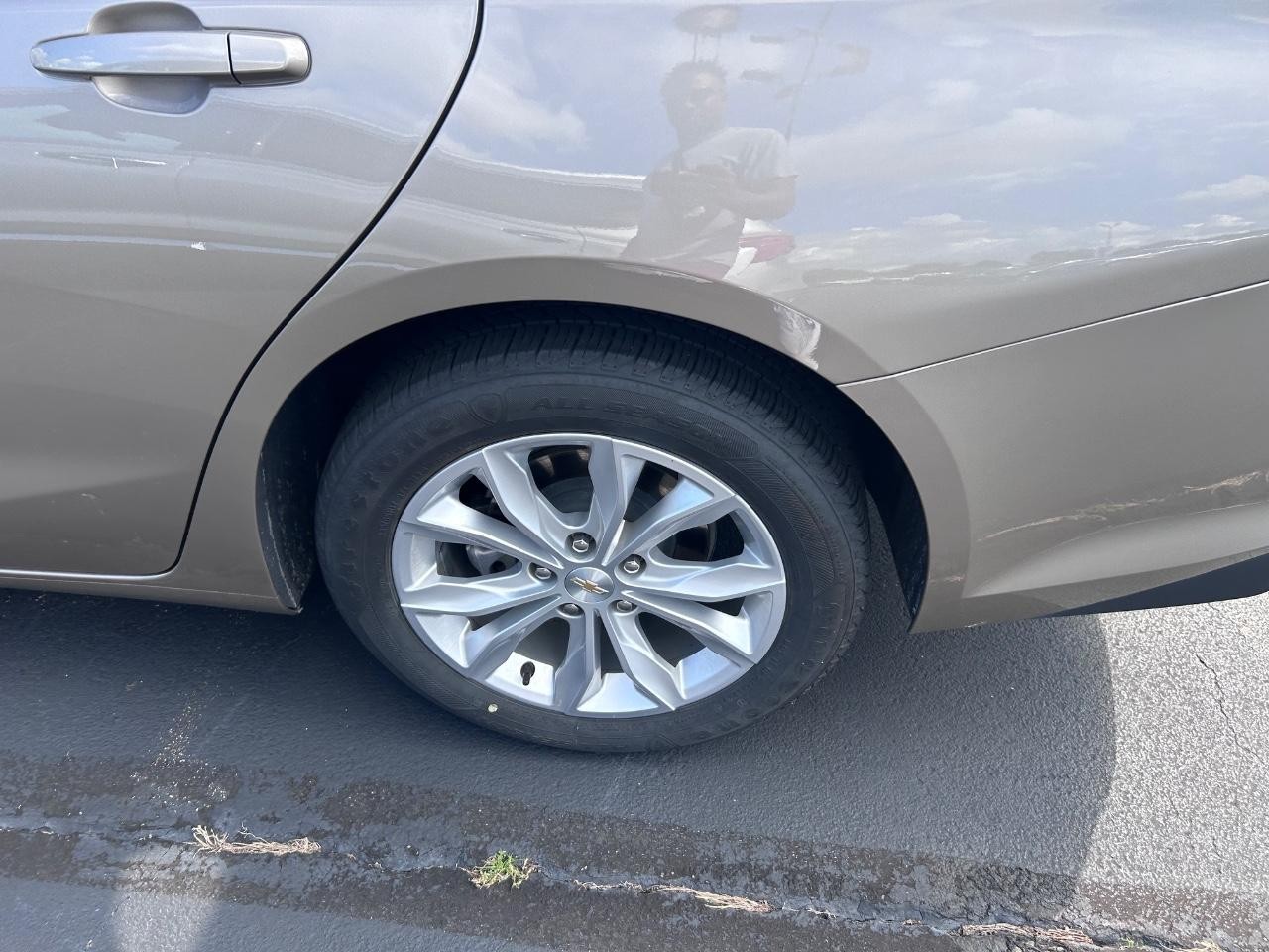 Chevrolet Malibu Vehicle Full-screen Gallery Image 04