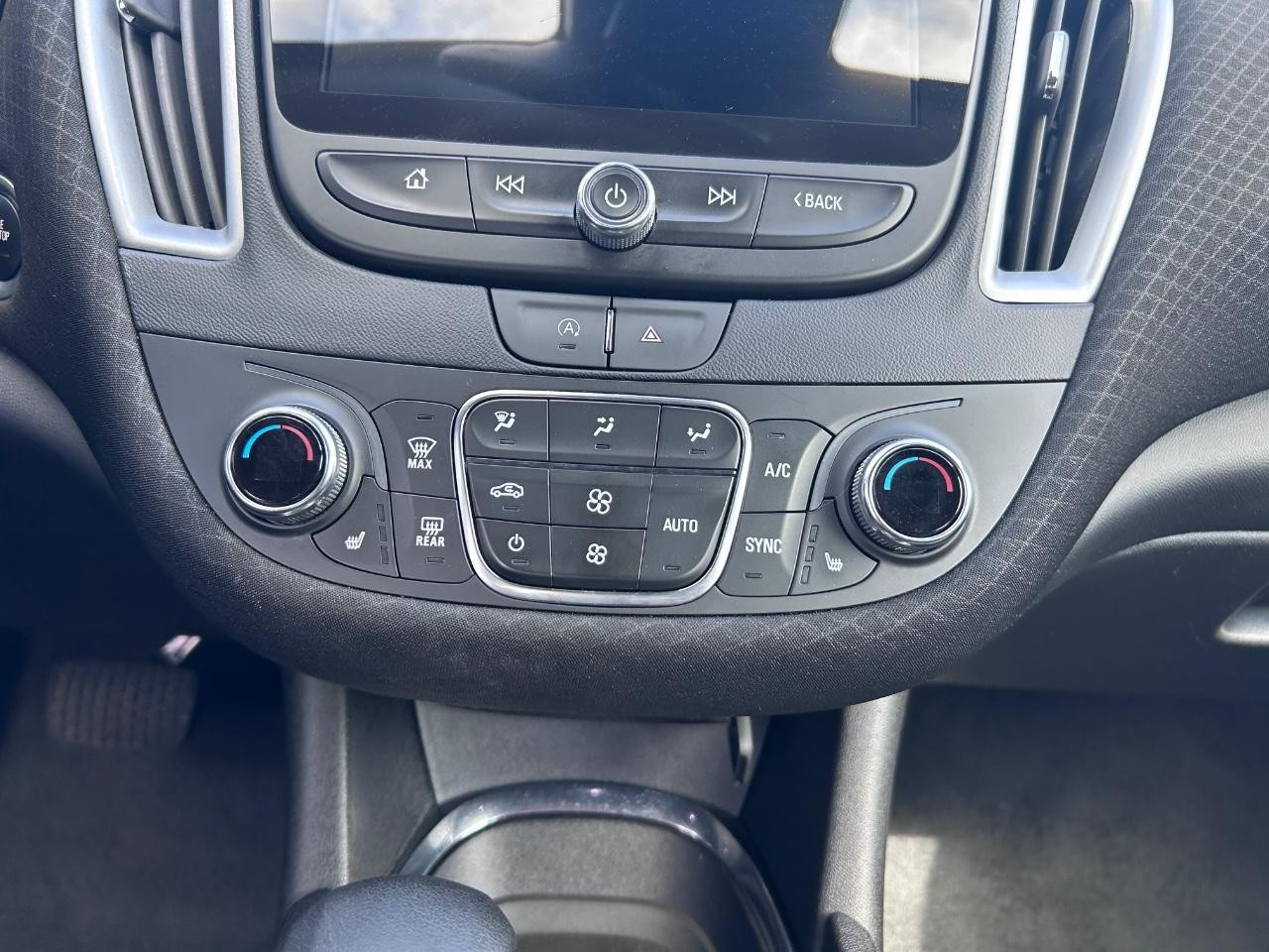 Chevrolet Malibu Vehicle Full-screen Gallery Image 13