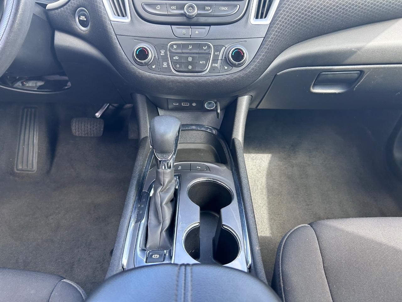 Chevrolet Malibu Vehicle Full-screen Gallery Image 14