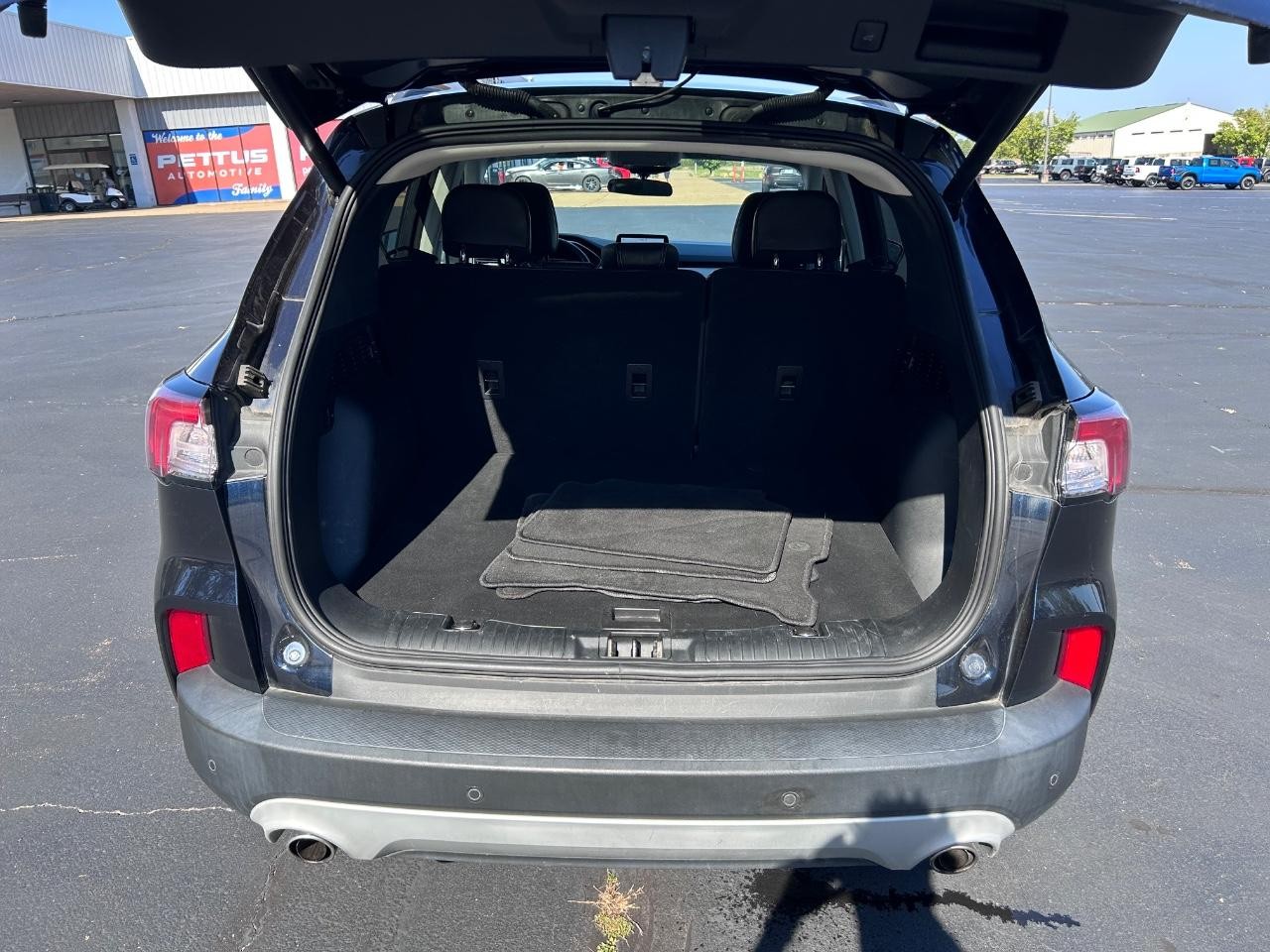 Ford Escape Hybrid Vehicle Full-screen Gallery Image 05