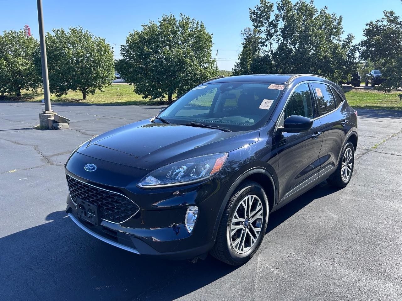 Ford Escape Hybrid Vehicle Full-screen Gallery Image 08