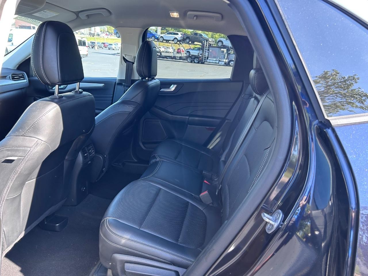 Ford Escape Hybrid Vehicle Full-screen Gallery Image 10