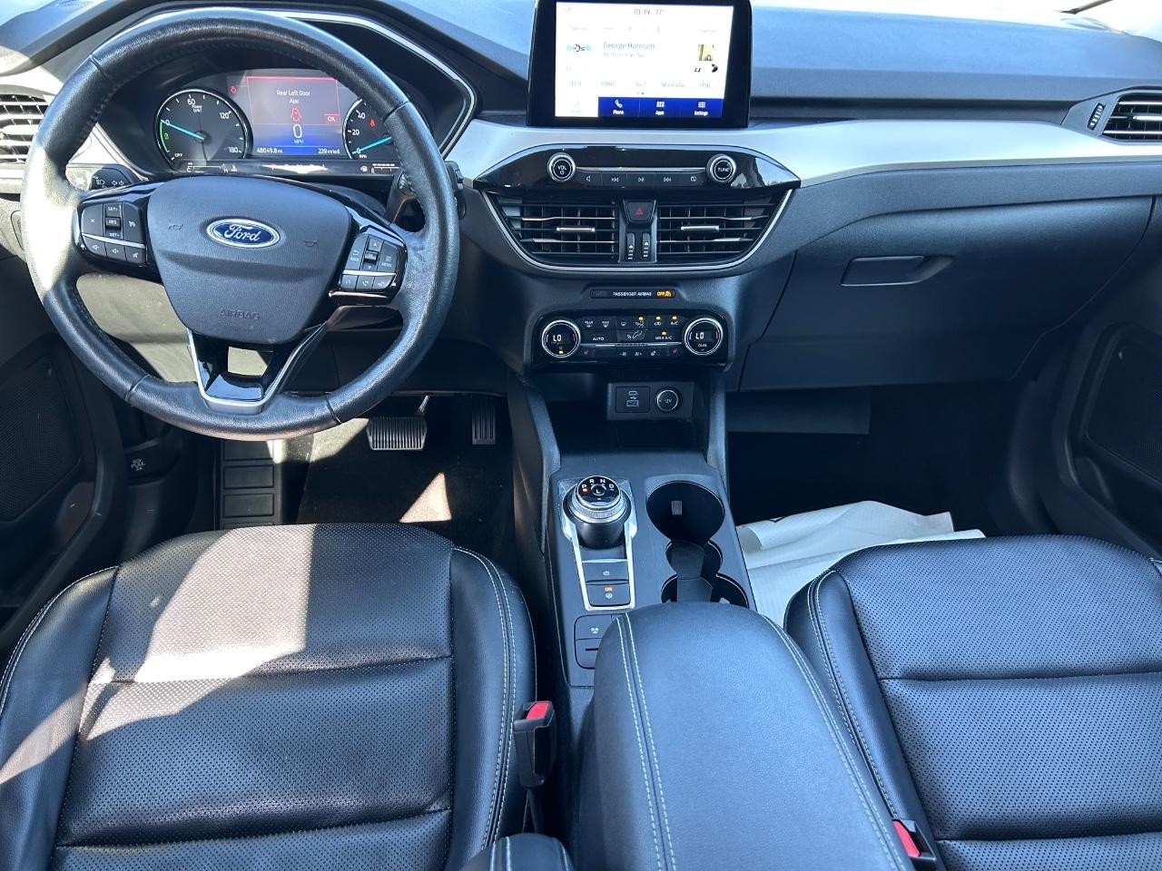 Ford Escape Hybrid Vehicle Full-screen Gallery Image 11