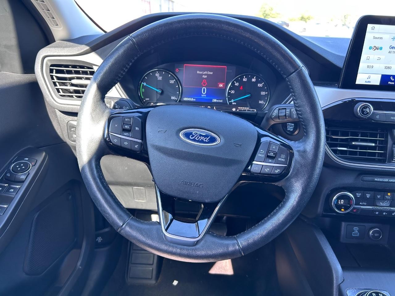 Ford Escape Hybrid Vehicle Full-screen Gallery Image 12