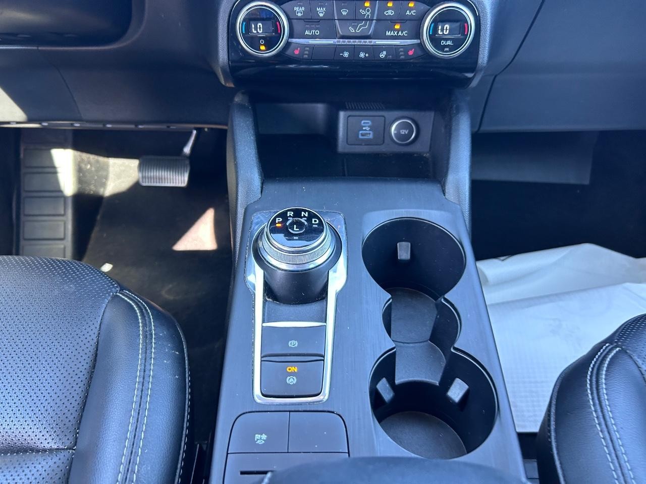 Ford Escape Hybrid Vehicle Full-screen Gallery Image 17