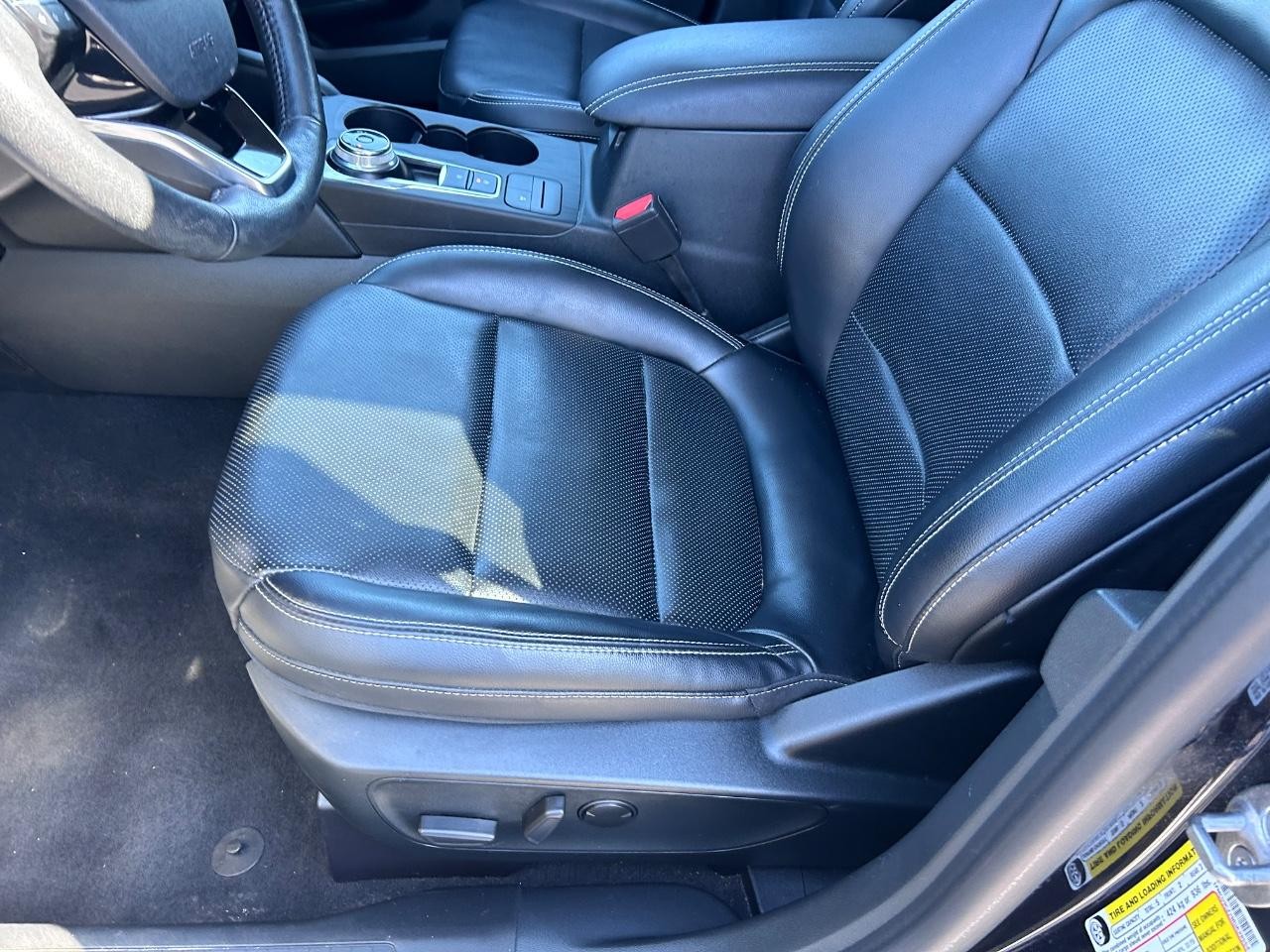 Ford Escape Hybrid Vehicle Full-screen Gallery Image 20