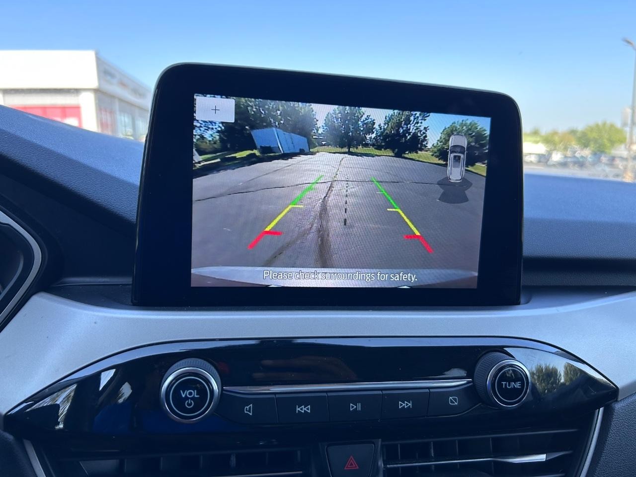 Ford Escape Hybrid Vehicle Full-screen Gallery Image 22