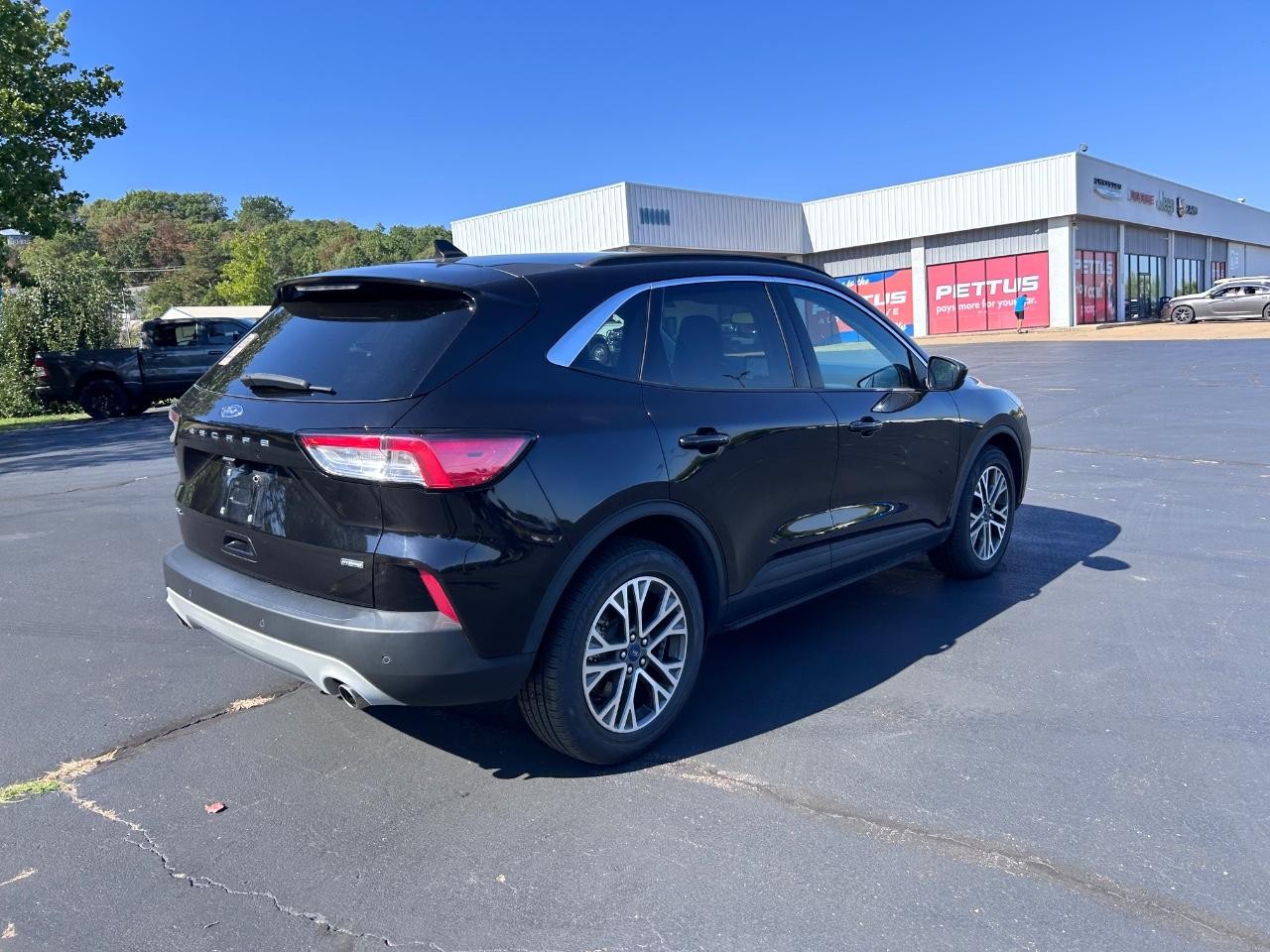 Ford Escape Hybrid Vehicle Full-screen Gallery Image 03