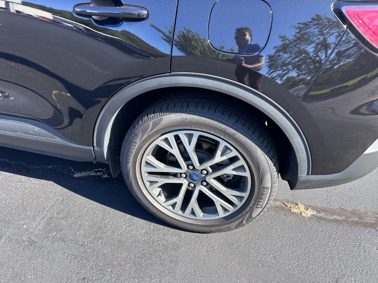 Ford Escape Hybrid Vehicle Full-screen Gallery Image 07