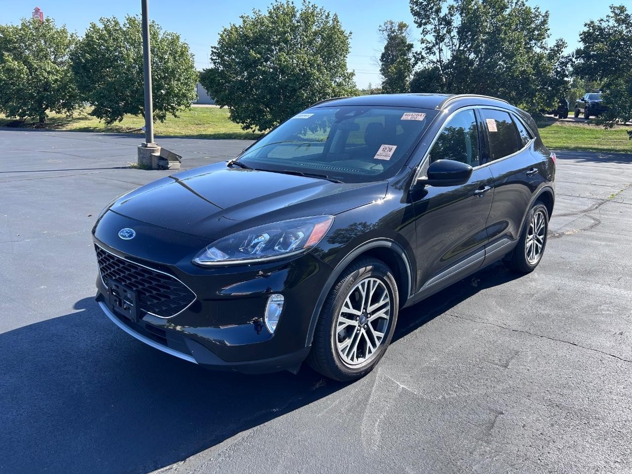 Ford Escape Hybrid Vehicle Full-screen Gallery Image 08