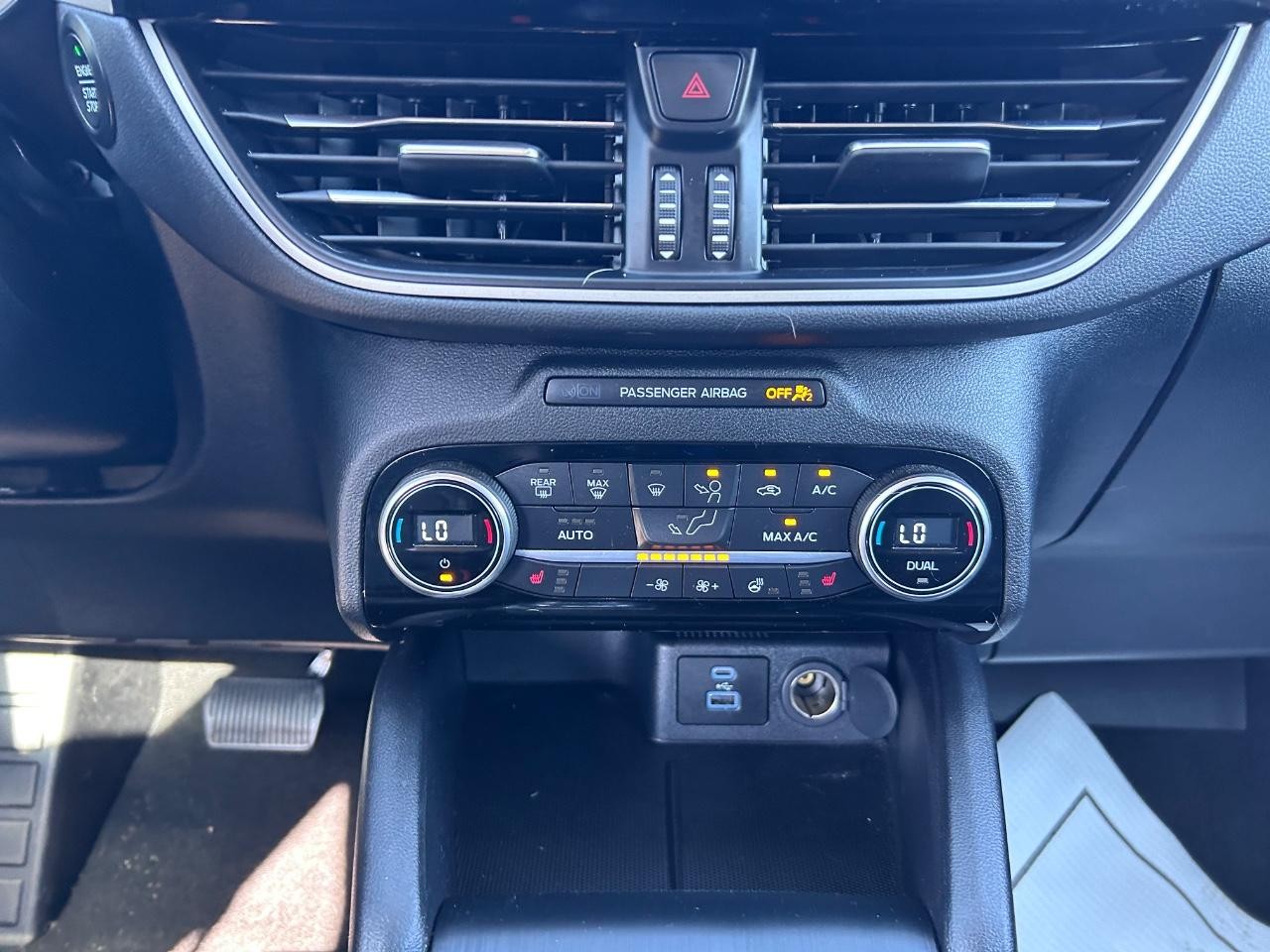 Ford Escape Hybrid Vehicle Full-screen Gallery Image 16