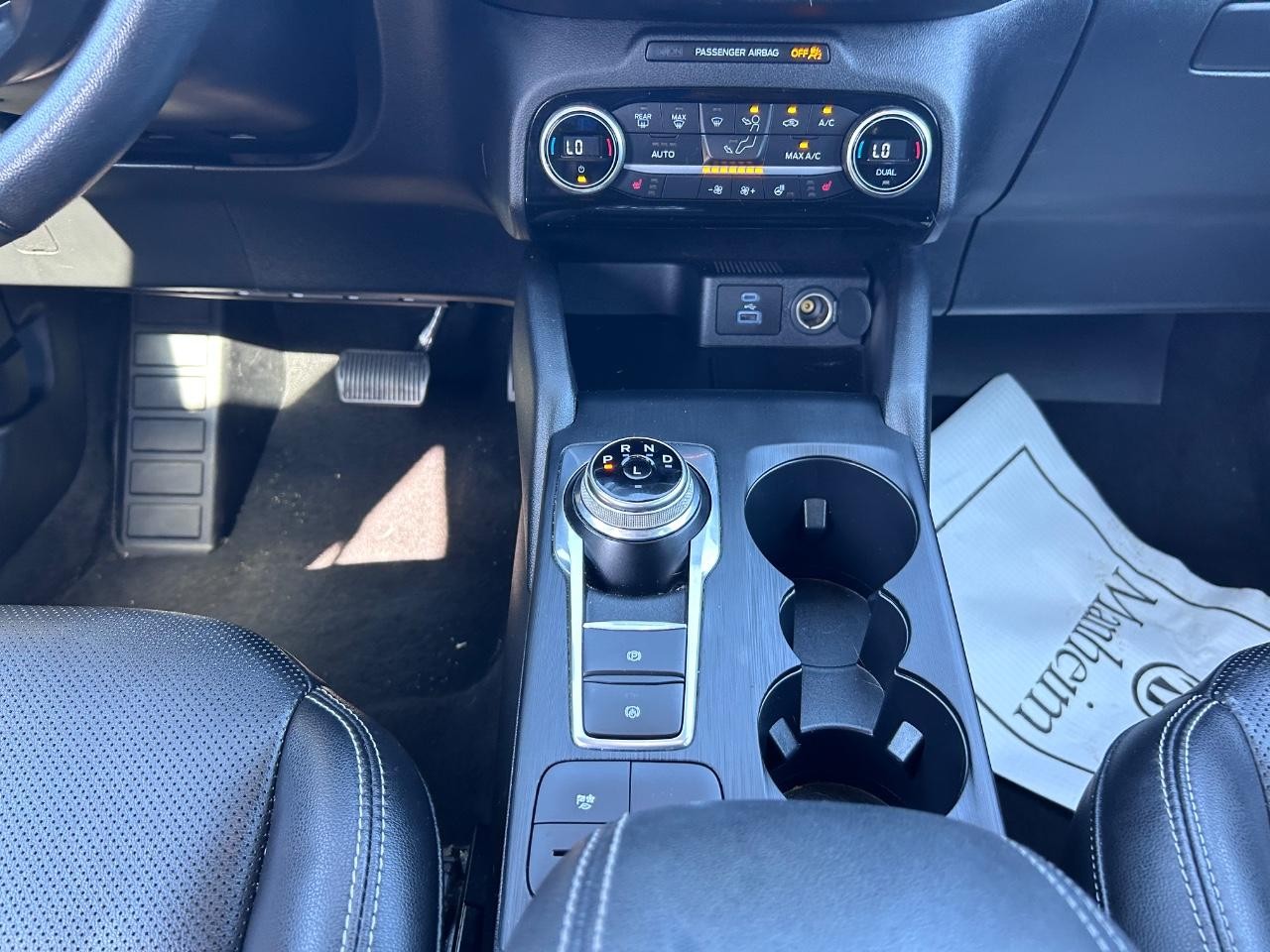 Ford Escape Hybrid Vehicle Full-screen Gallery Image 17