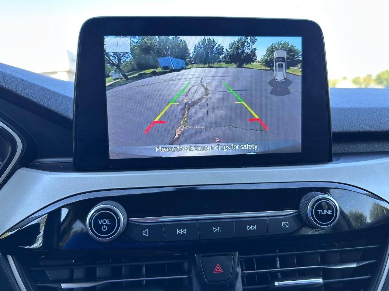 Ford Escape Hybrid Vehicle Full-screen Gallery Image 22