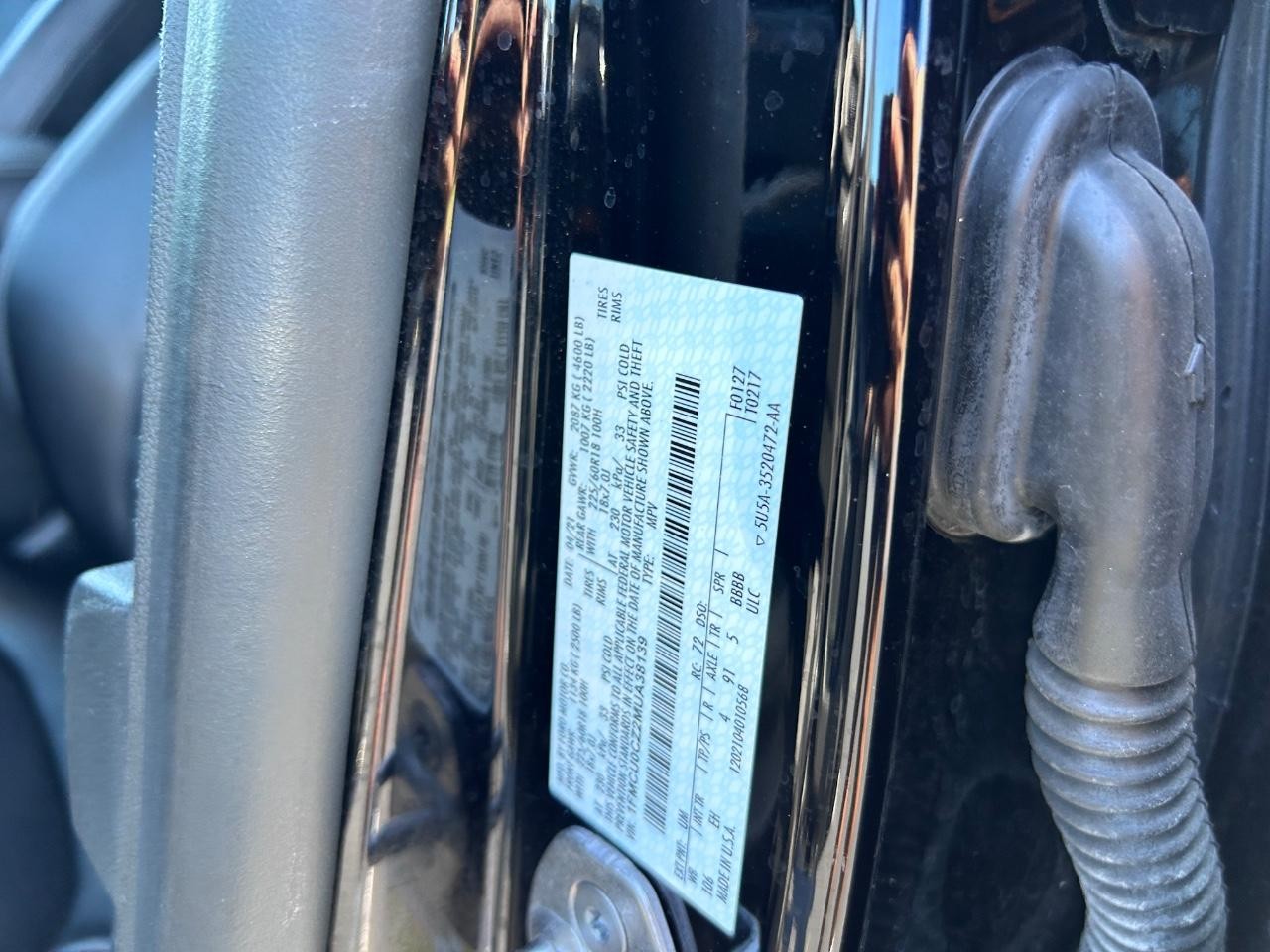 Ford Escape Hybrid Vehicle Full-screen Gallery Image 23