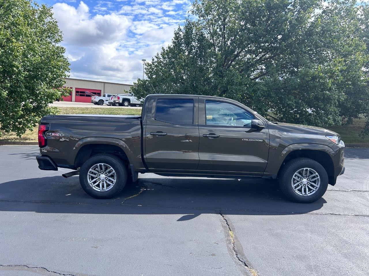 Chevrolet Colorado Vehicle Full-screen Gallery Image 02