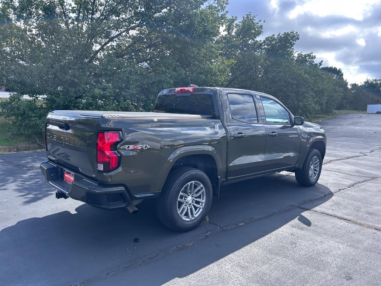 Chevrolet Colorado Vehicle Full-screen Gallery Image 03