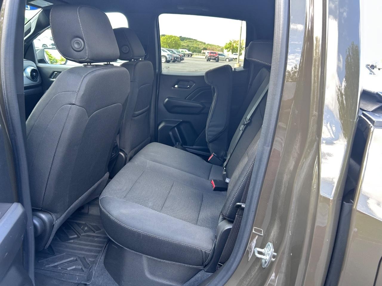 Chevrolet Colorado Vehicle Full-screen Gallery Image 09