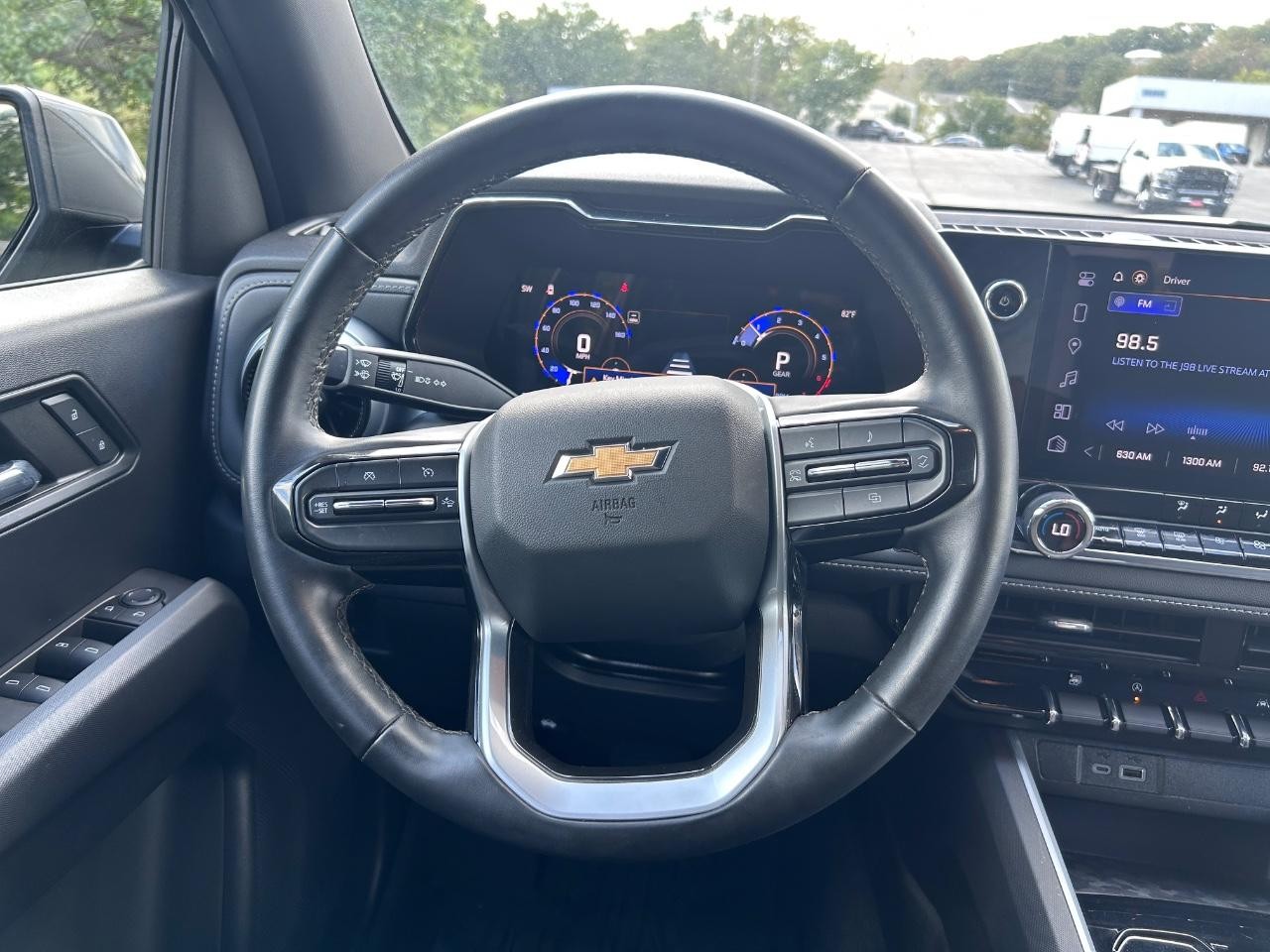 Chevrolet Colorado Vehicle Full-screen Gallery Image 11