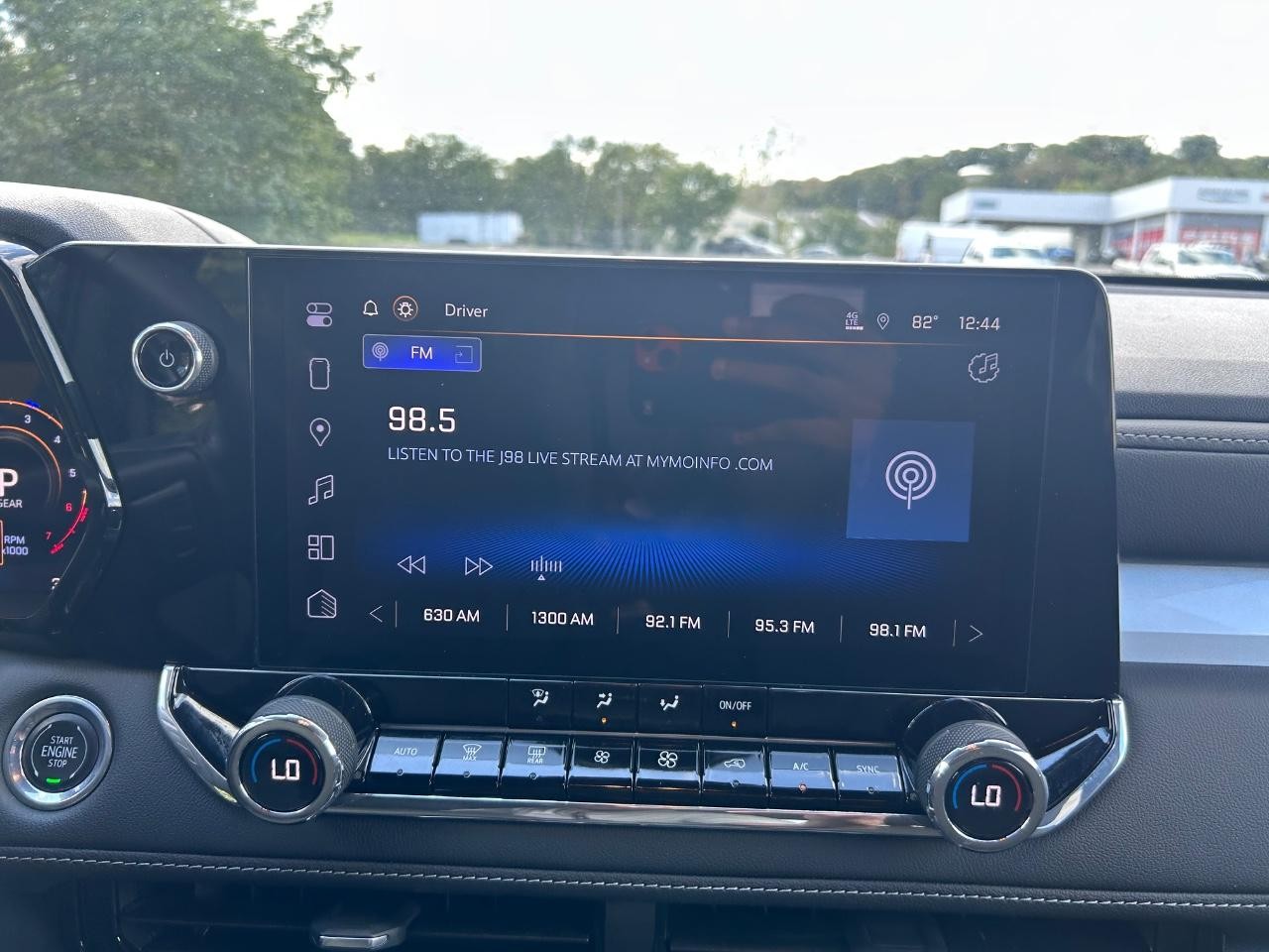 Chevrolet Colorado Vehicle Full-screen Gallery Image 14