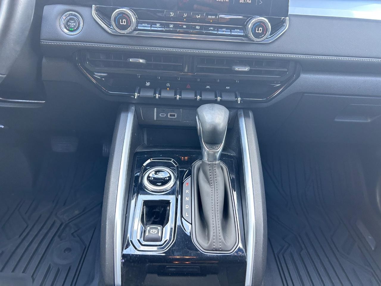 Chevrolet Colorado Vehicle Full-screen Gallery Image 16