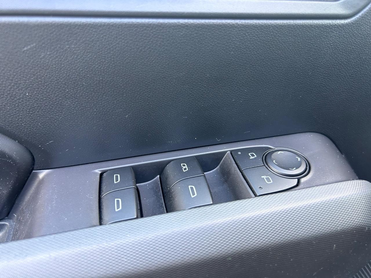 Chevrolet Colorado Vehicle Full-screen Gallery Image 18