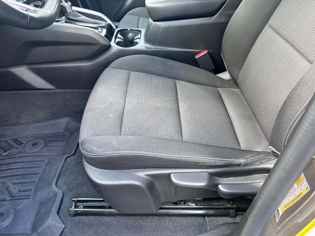 Chevrolet Colorado Vehicle Full-screen Gallery Image 19