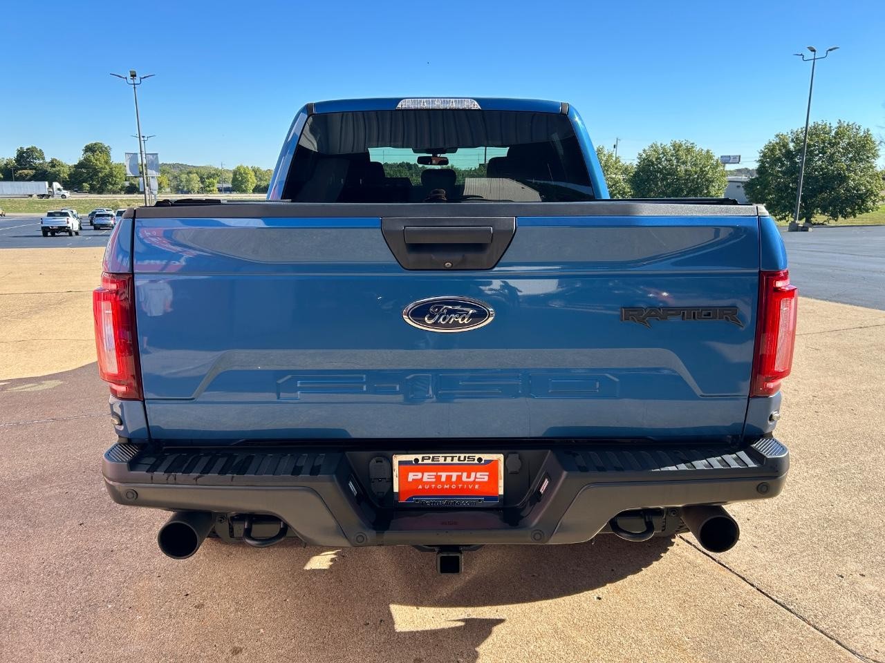 Ford F-150 Vehicle Full-screen Gallery Image 06