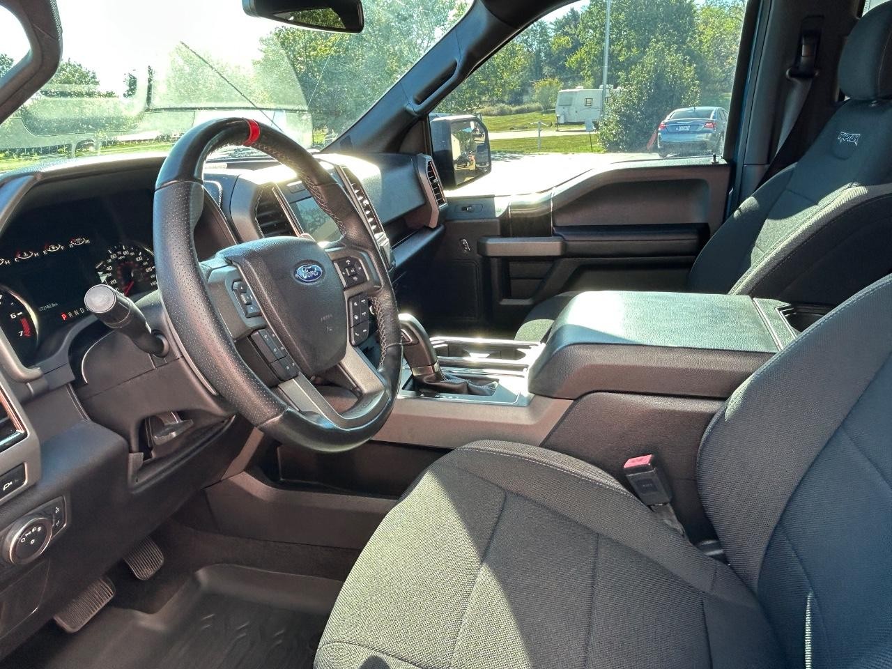 Ford F-150 Vehicle Full-screen Gallery Image 10