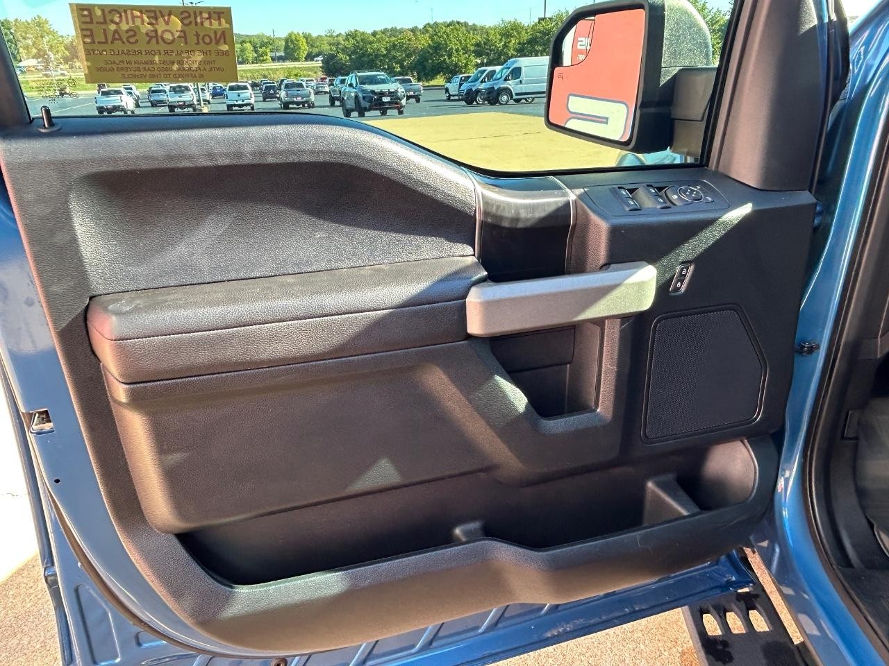 Ford F-150 Vehicle Full-screen Gallery Image 11