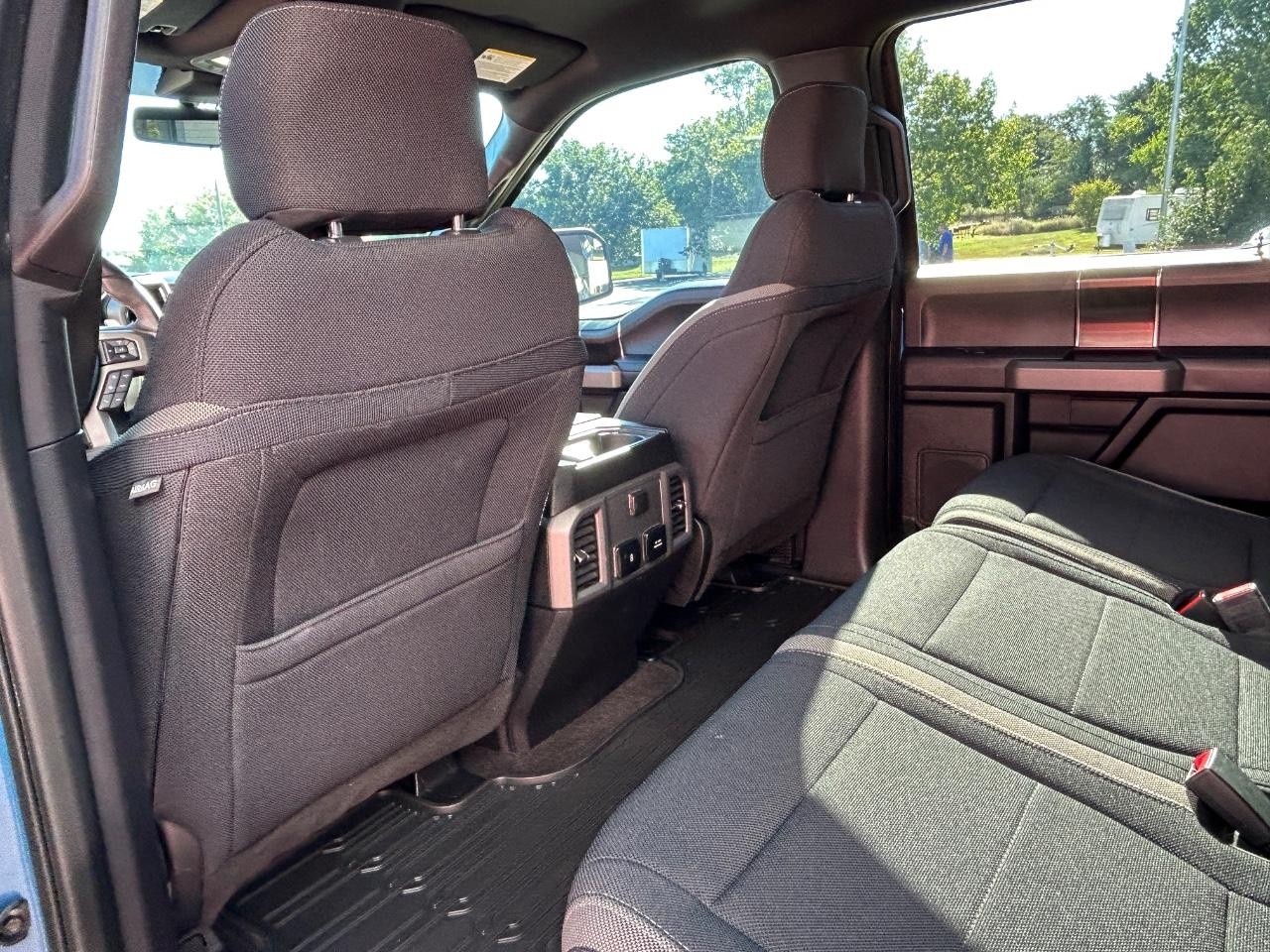 Ford F-150 Vehicle Full-screen Gallery Image 17