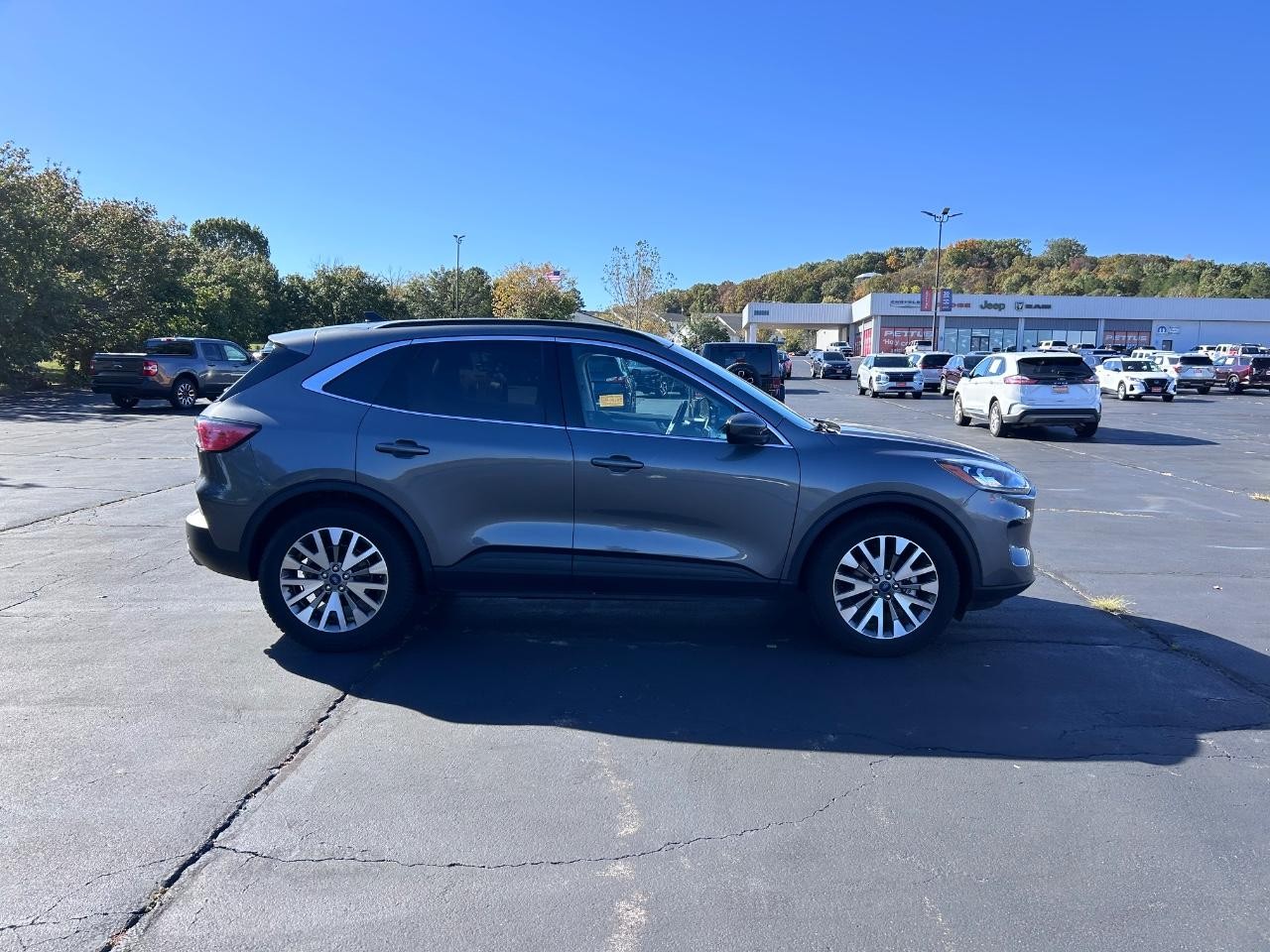 Ford Escape Hybrid Vehicle Full-screen Gallery Image 02