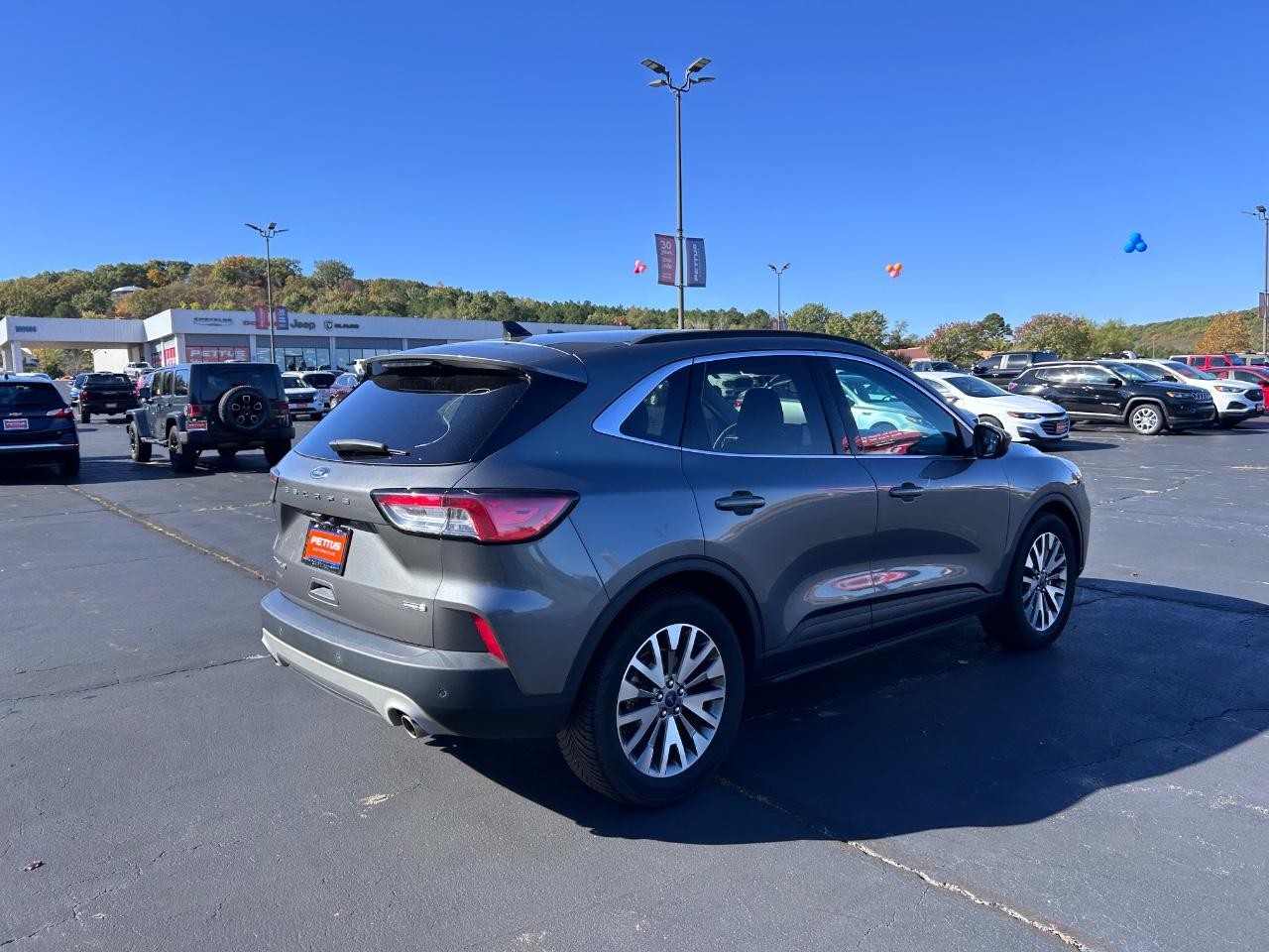 Ford Escape Hybrid Vehicle Full-screen Gallery Image 03